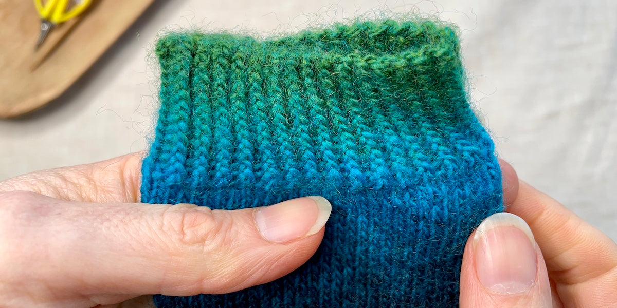 How to knit Stockinette Stitch in the round vs flat — knithow
