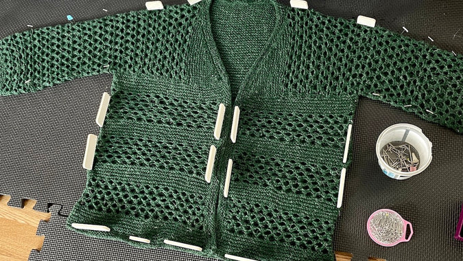 Blocking your knits | Stolen Stitches knitting tutorial