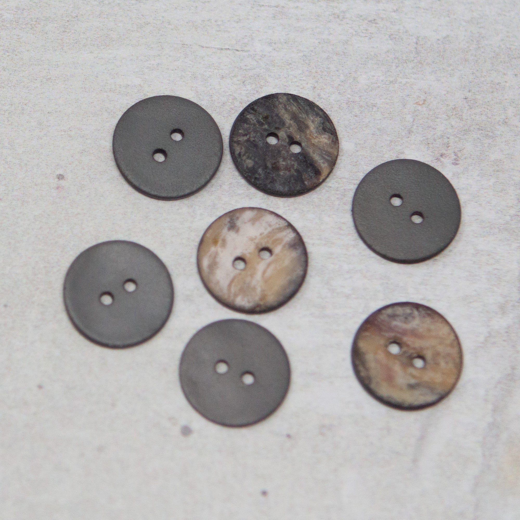 18mm Matt Grey Shell Button