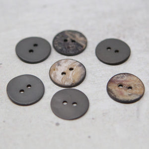 18mm Matt Grey Shell Button