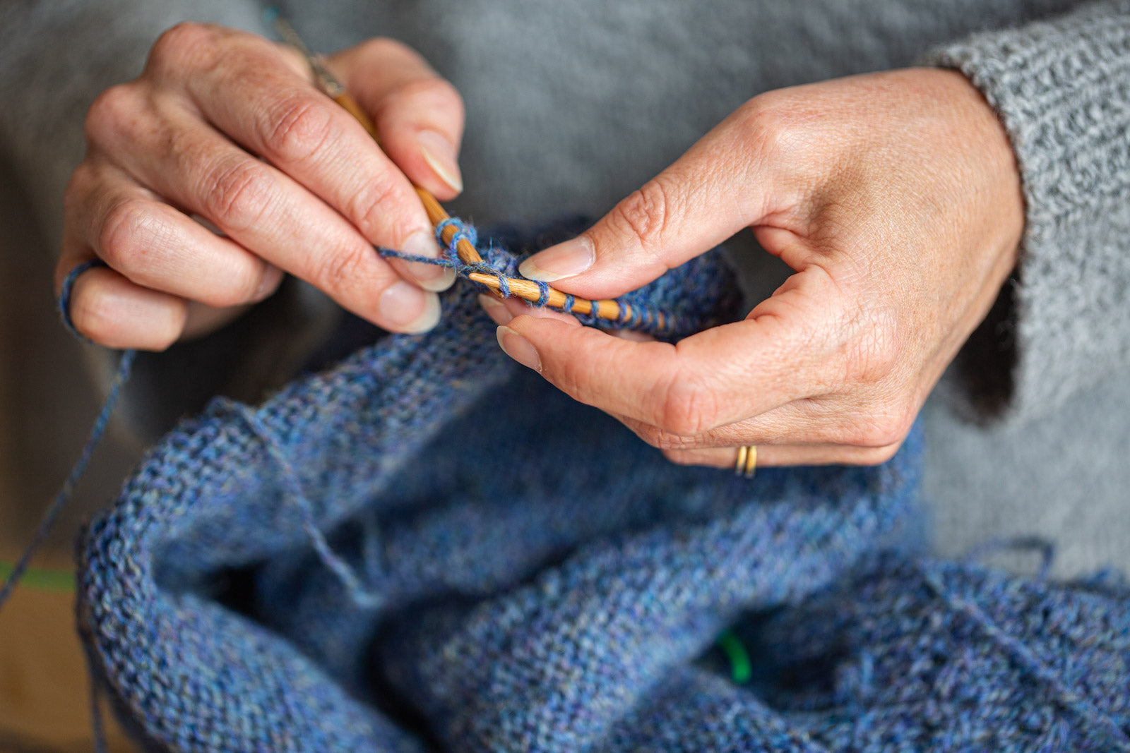 pair of hands knitting stolen stitches tutorials