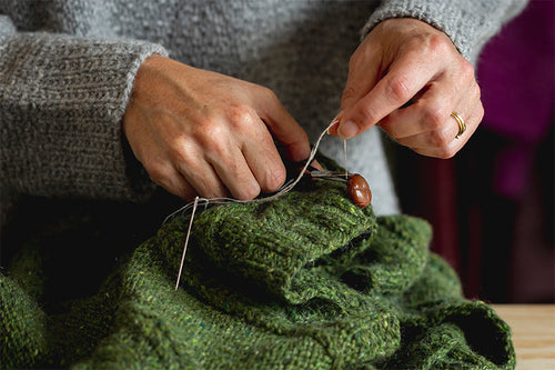 hands knitting