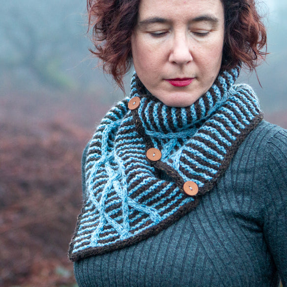 brown and blue cable cowl