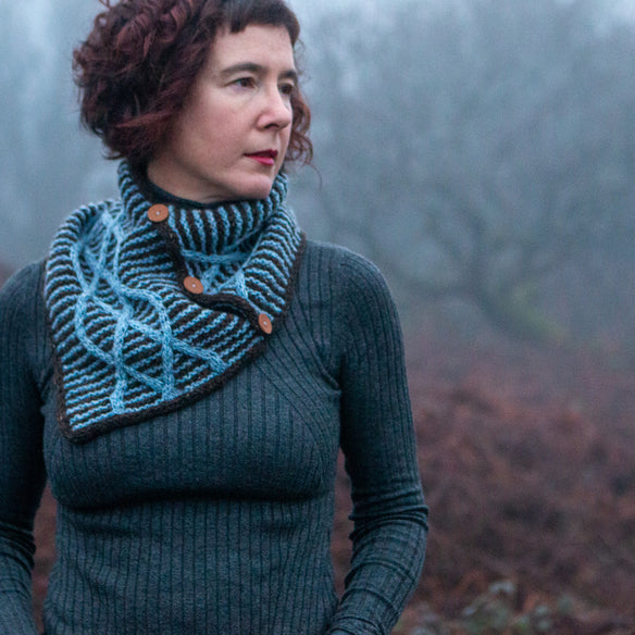 brown and blue cable cowl