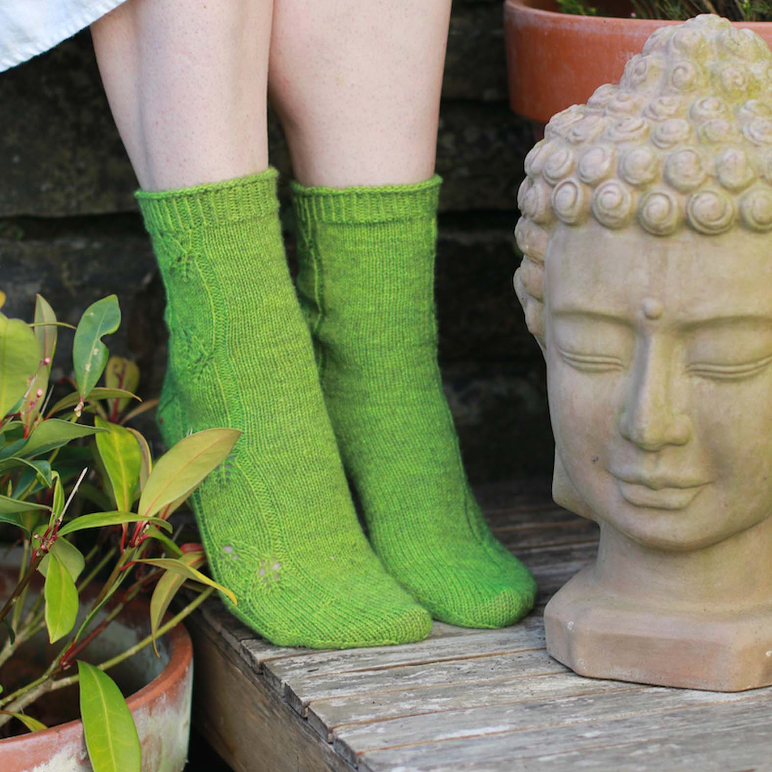 Learn to Knit: How to Work a Magic Loop - Stolen Stitches