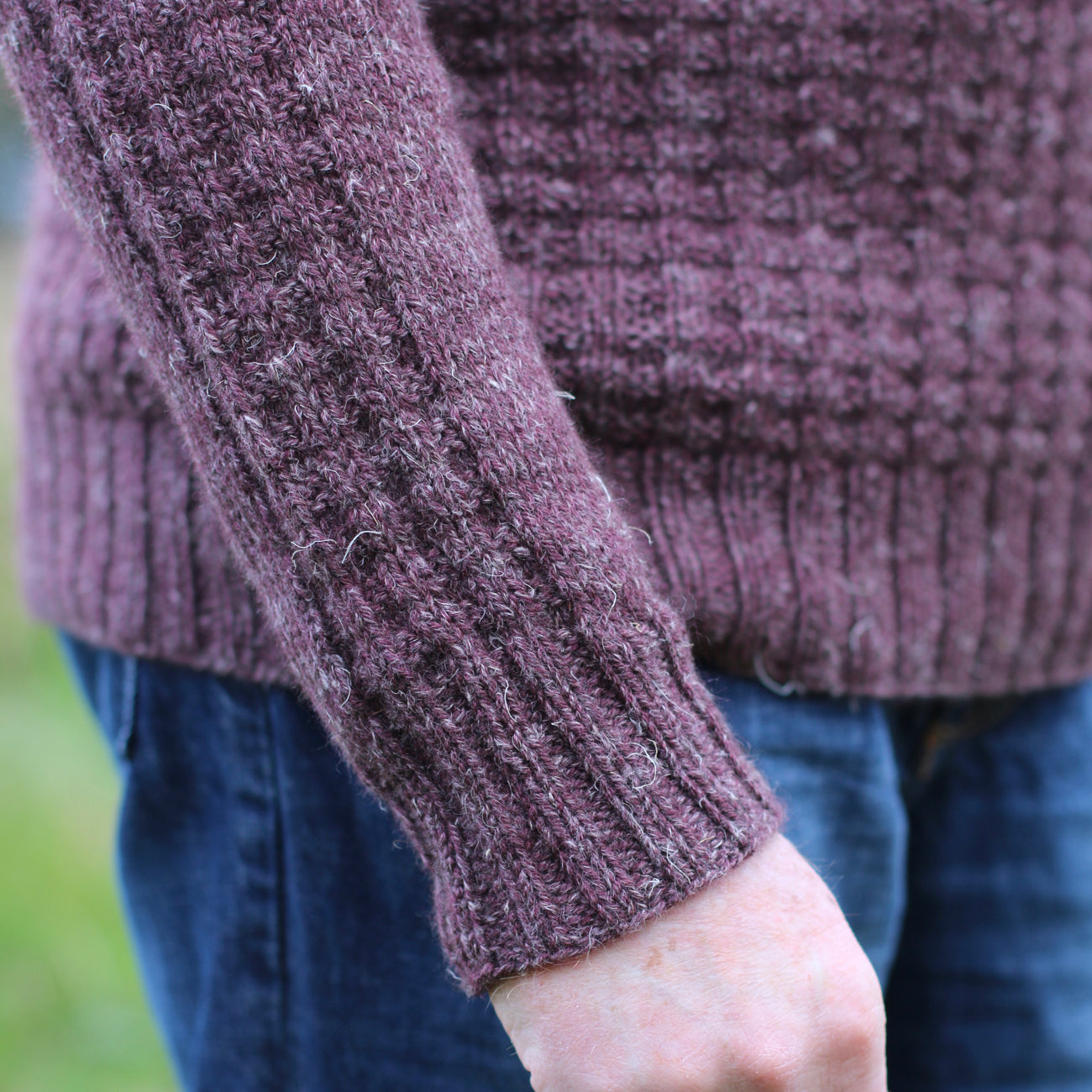 detail of corcra sweater in nua worsted