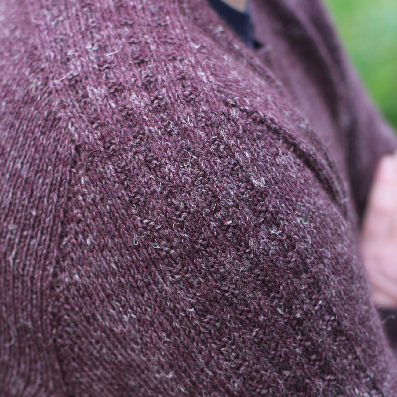 detail of corcra sweater in nua worsted